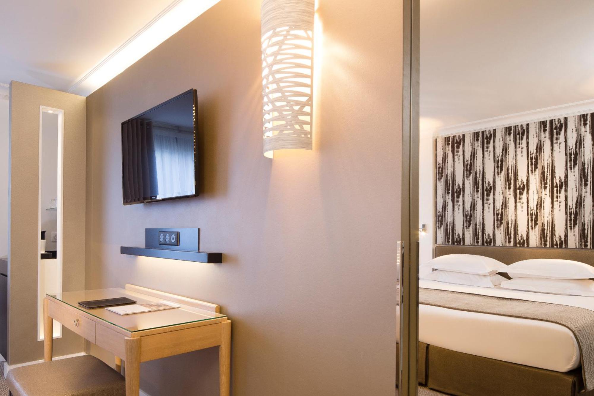 Garden-elysee Hotel 4*